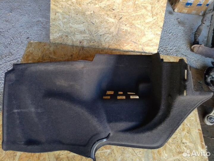 Обшивка багажника левая Audi A8 D4 long 4.2 cdra