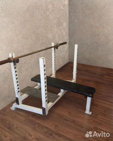 Скамья для жима с двойной страховкой