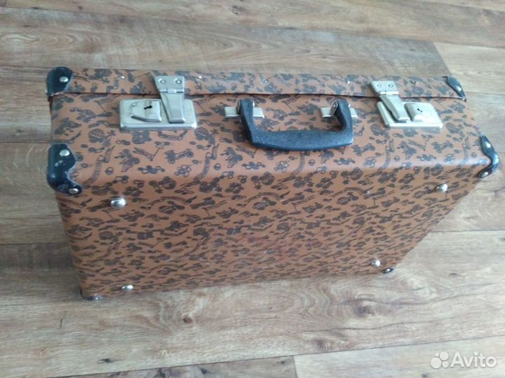 Чемодан ретро