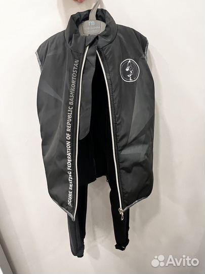 Костюм для фигурного катания + чехлы для коньков