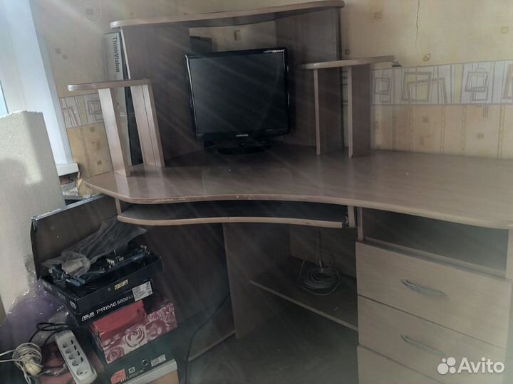 Компьютерный стол