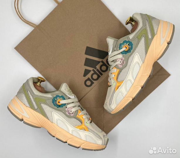 Кроссовки женские Adidas Ozweego