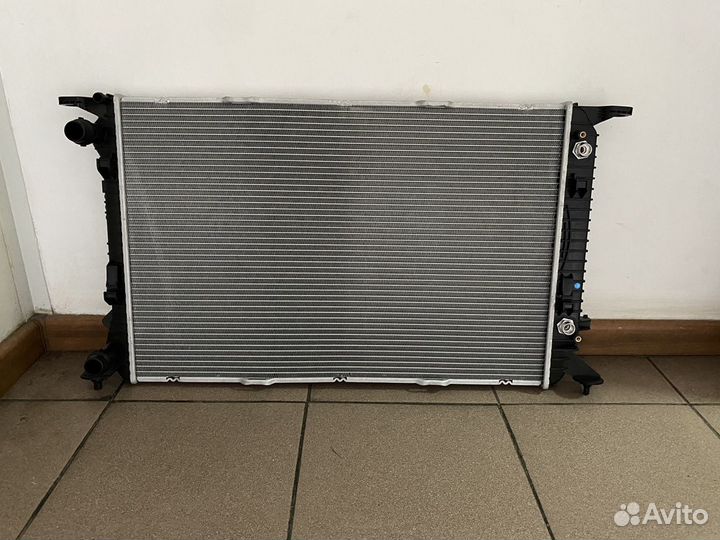Радиатор охлаждения Audi A5 8T A4 B8 Q5 8R