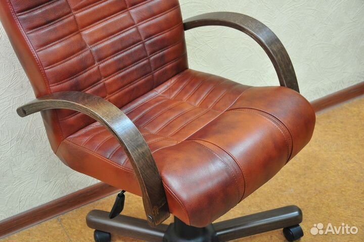 Офисное кресло кожаное 