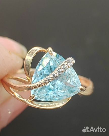 Золотое кольцо с топазом 585