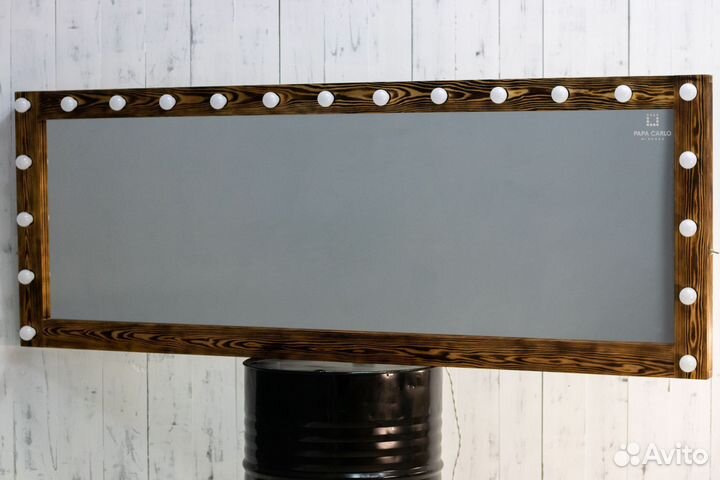 Гримерное зеркало с лампами