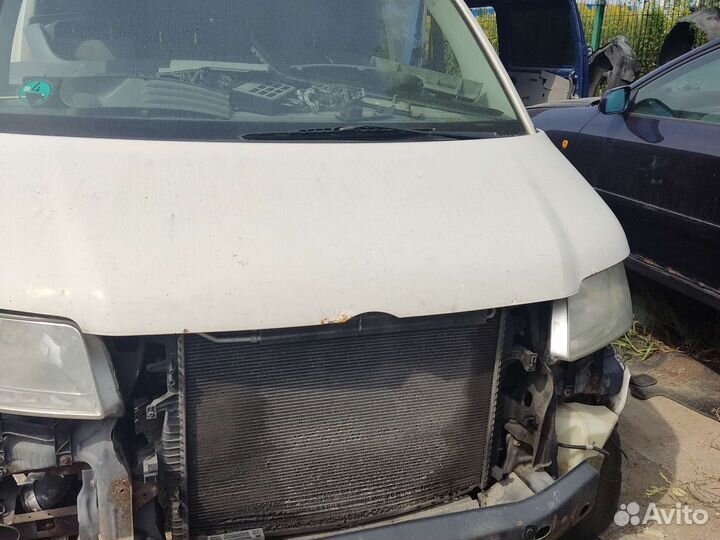 Решетка радиатора VW T5.Фольксваген Т5