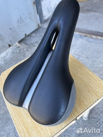 Седло для велосипеда кожаное