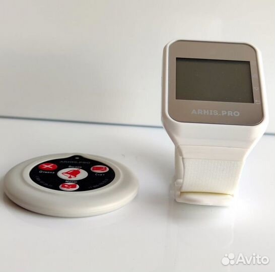 Комплекты вызова персонала: кнопка вызова и часы