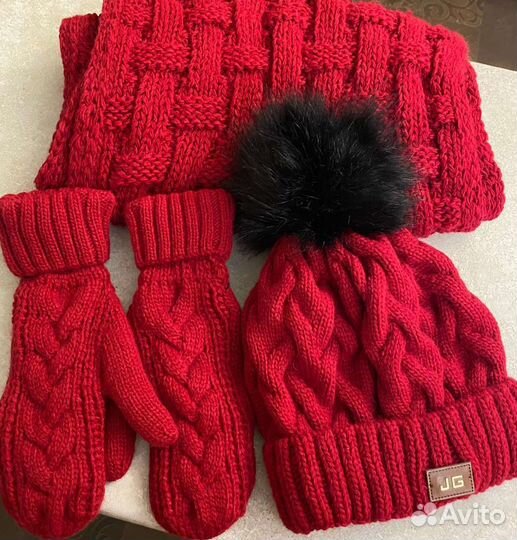 Зимний комплект из шапки, снуда и варежек