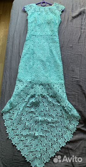 Кружевное платье со шлейфом бирюзовое