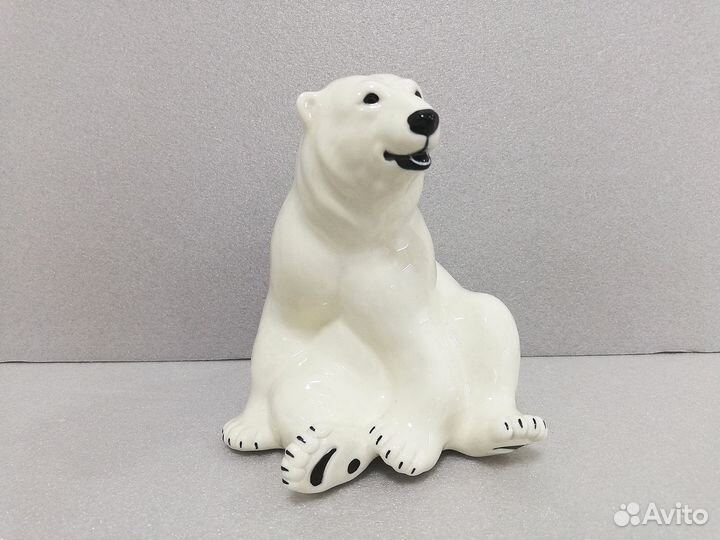 Фигурка белый медведь сидит