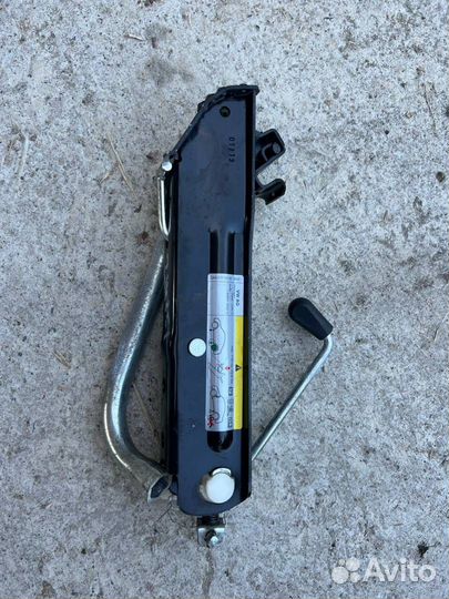 Домкрат Volkswagen Passat CC рест. 2015