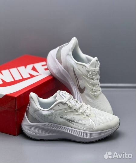 Кроссовки женский