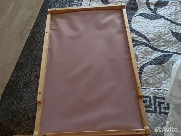 Пеленальная доска на кроватку