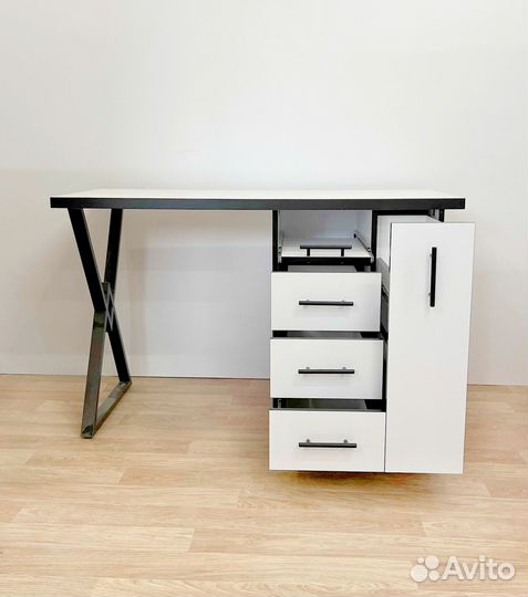 Маникюрный стол лофт стол маникюрный