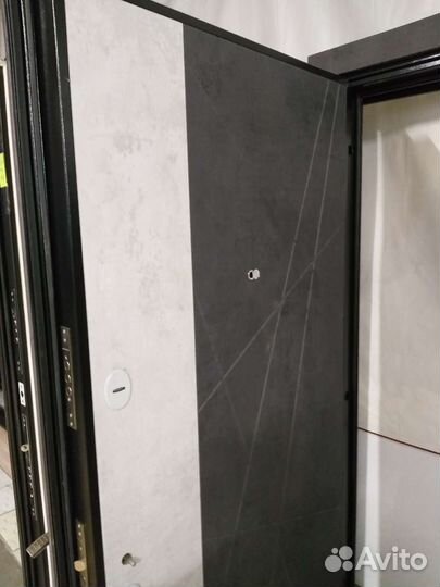 Входная дверь 