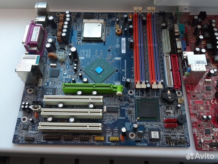 Материнские платы с процессорами и памятью