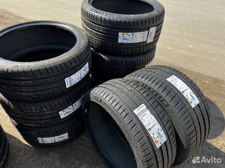 Michelin Pilot Sport 4 245/40 R20 и 275/35 R20 102Y