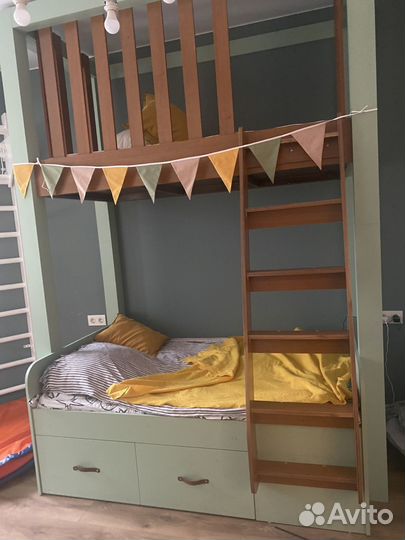 Двухъярусная кровать
