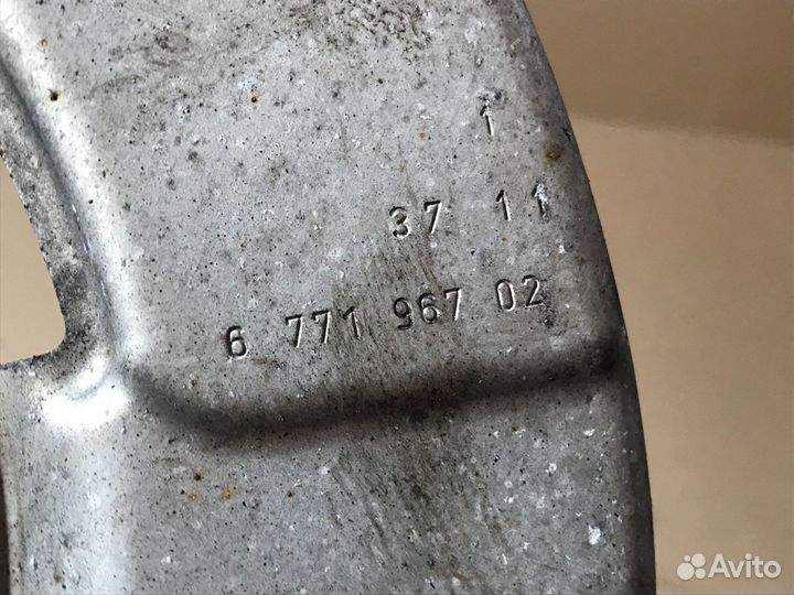 Кожух тормозного диска Bmw X5 E70 N55B30 2011