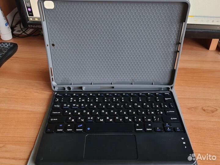 Чехол с клавиатурой на магните iPad 10.2