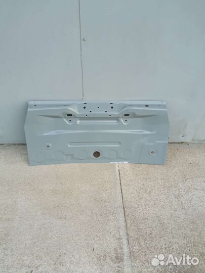 Skoda Rapid задняя панель багажника