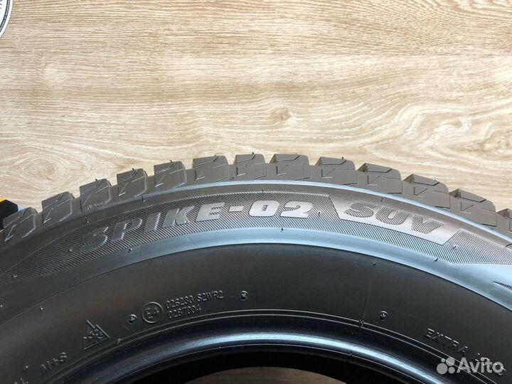 Bridgestone Blizzak Spike-02 SUV 235/65 R17 108T