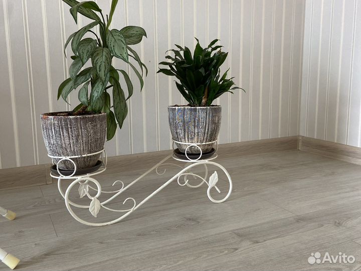 Кованная цветочница