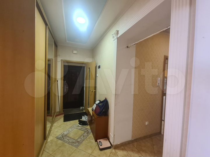 3-к. квартира, 90 м², 1/3 эт.