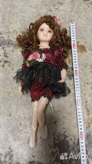 Кукла фарфоровая