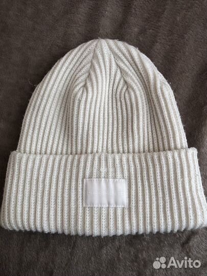 Две женские шапки, в отличном состоянии