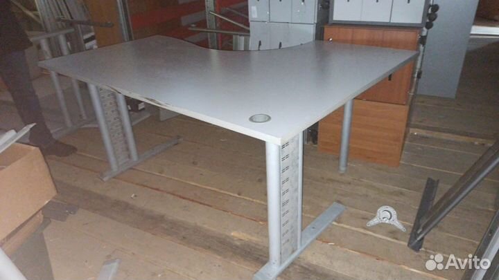 Стол угловой