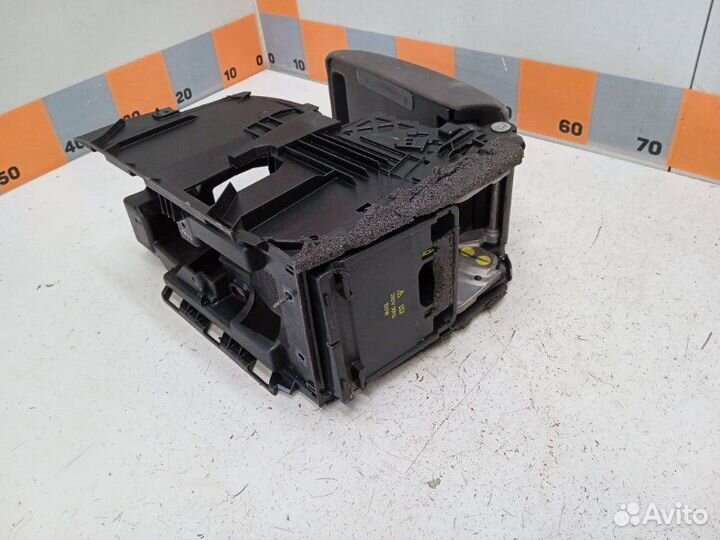 Подлокотник Volkswagen Jetta 5 1.6 2009