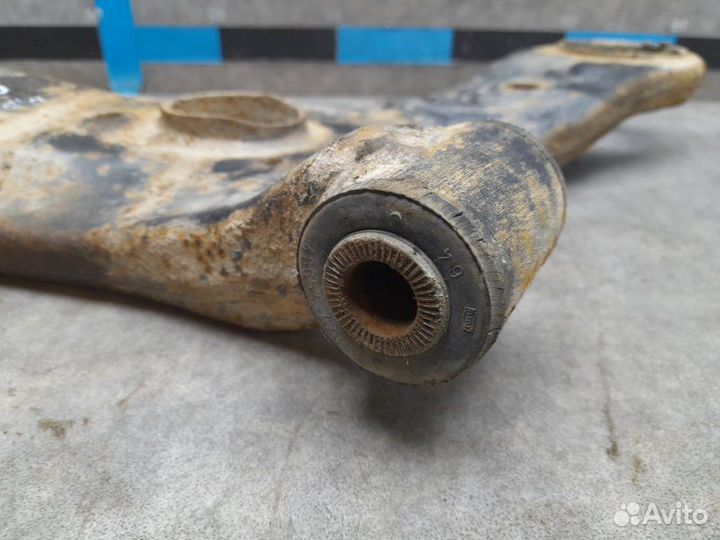 Рычаг подвески передний правый Toyota Corolla E140