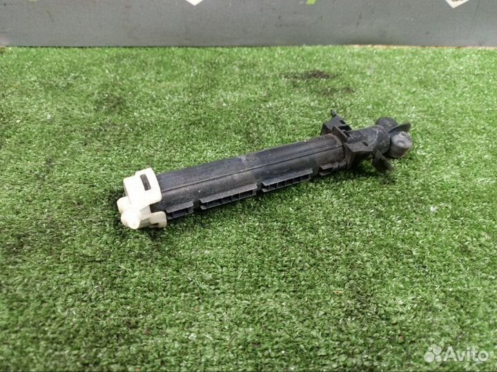 Форсунка омывателя фар передняя правая Volvo S60