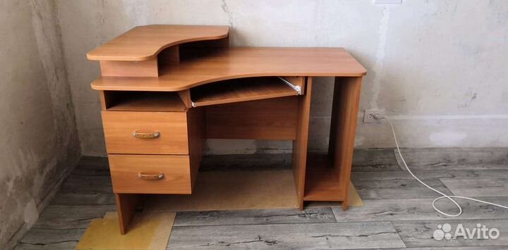 Стол компьютерный