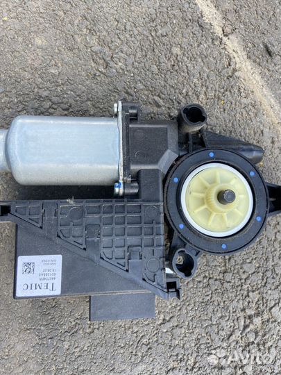 Моторчик стеклоподъемника передний правый