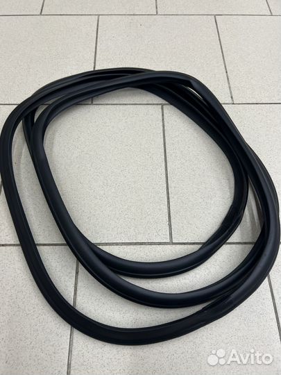 Резинка багажника мерседес w116 A1167580098