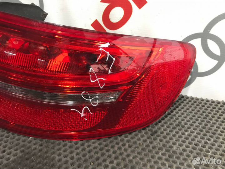 Audi a3 8p фонарь правый в крыло