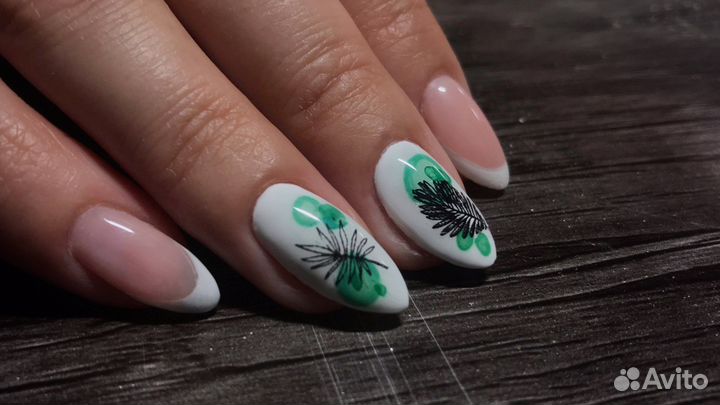 Модель на маникюр