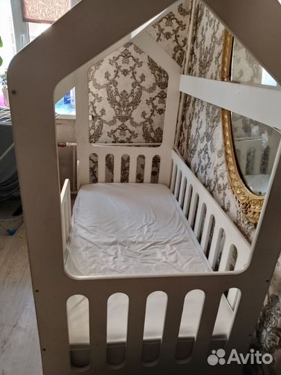 Детская кровать домик