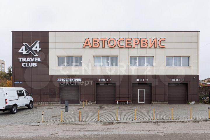 Здание с земельным участком