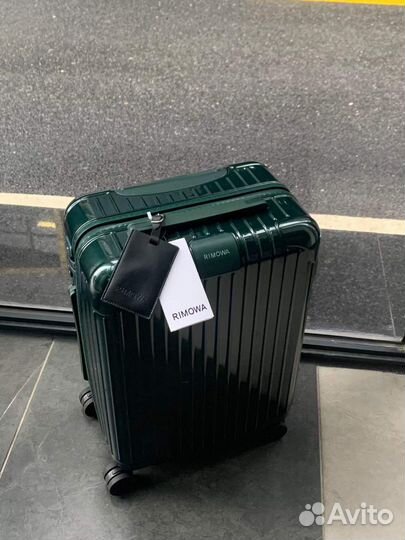 Чемодан rimowa essential