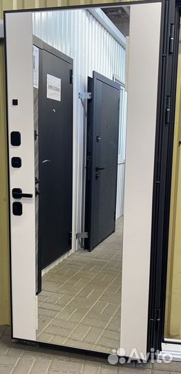 Входная дверь Горизонталь зеркало