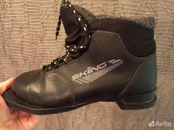 Лыжные ботинки
