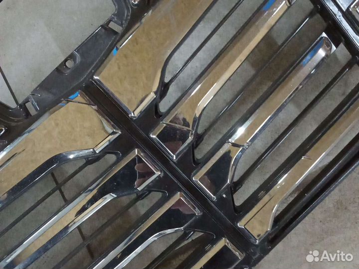 Решетка радиатора Toyota Alphard 3