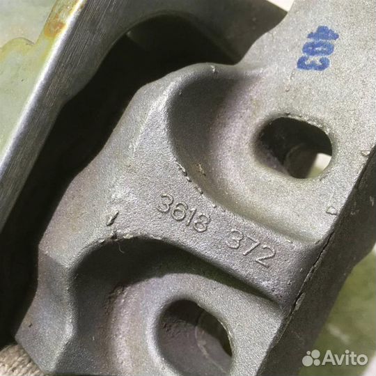 Опора двигателя правая Фольксваген Пассат Б6