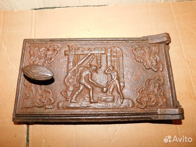 Антикварная, чугунная,красивая топочная дверца ри