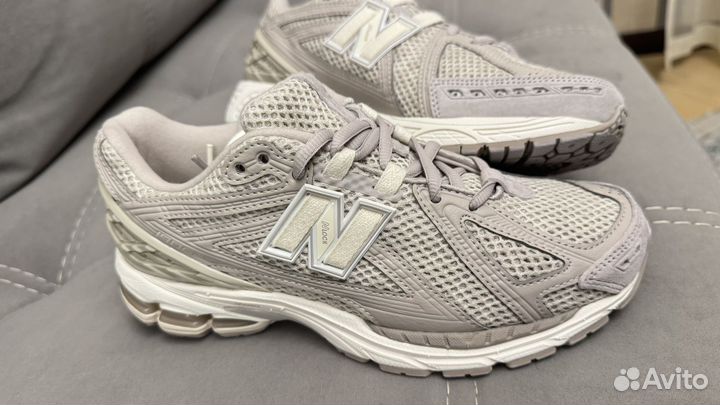 Кроссовки женские new balance